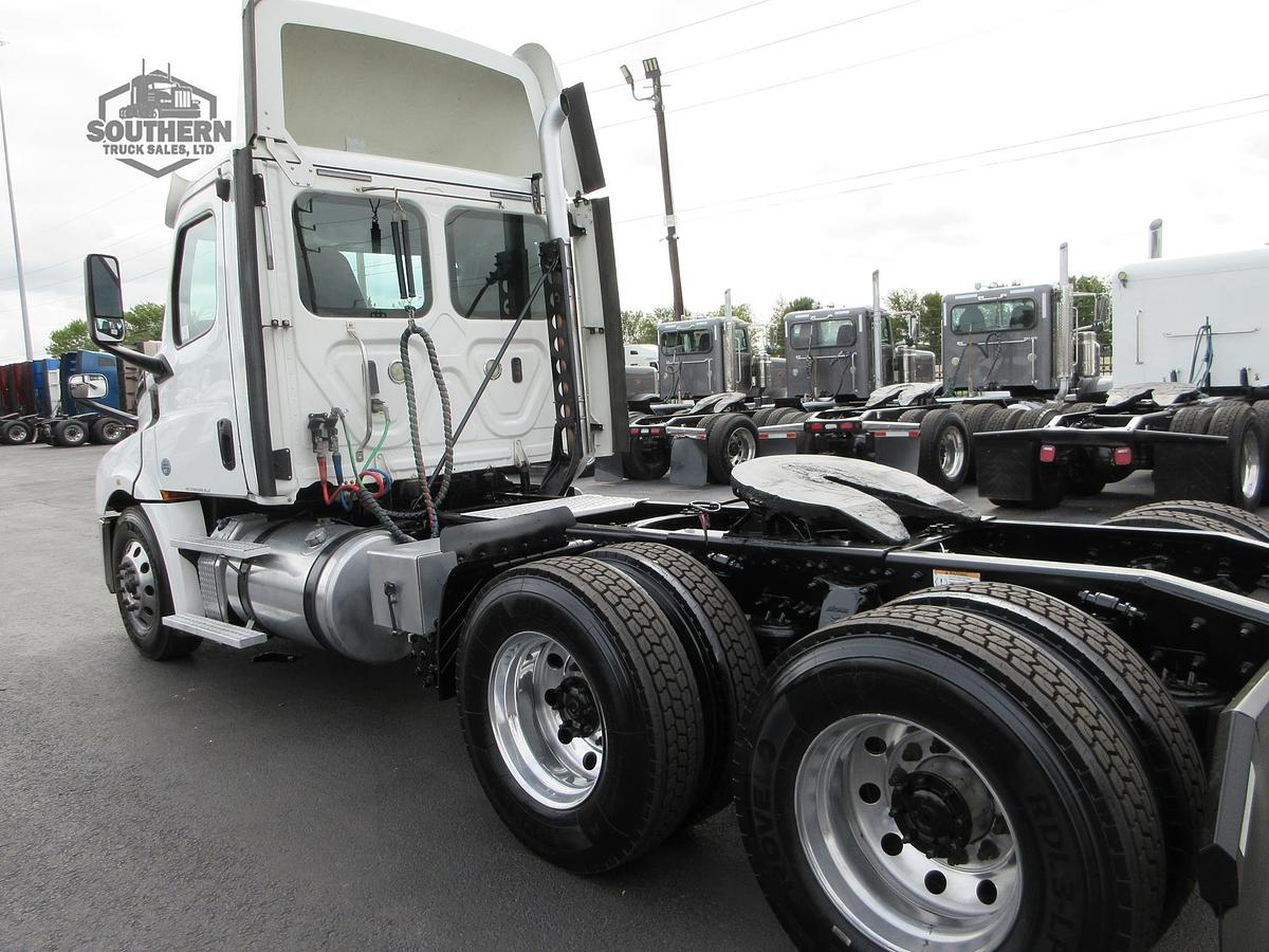 Used 2019 FREIGHTLINER CASCADIA 126