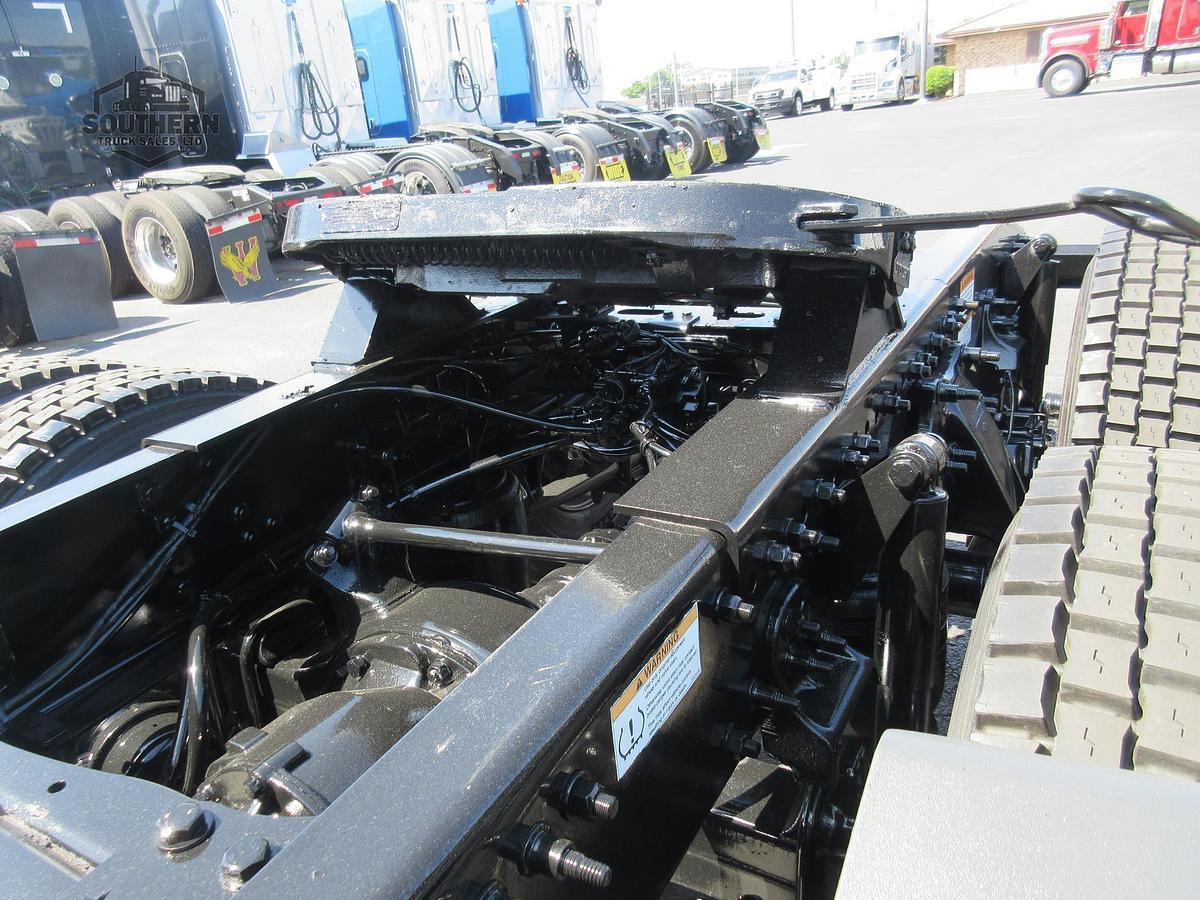 Used 2019 FREIGHTLINER CASCADIA 126