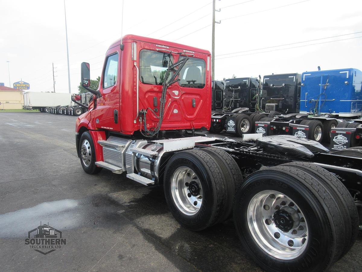 Used 2020 FREIGHTLINER CASCADIA 126