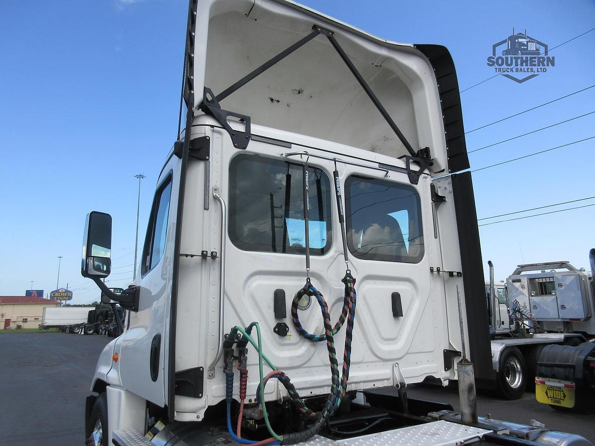 Used 2019 FREIGHTLINER CASCADIA 125