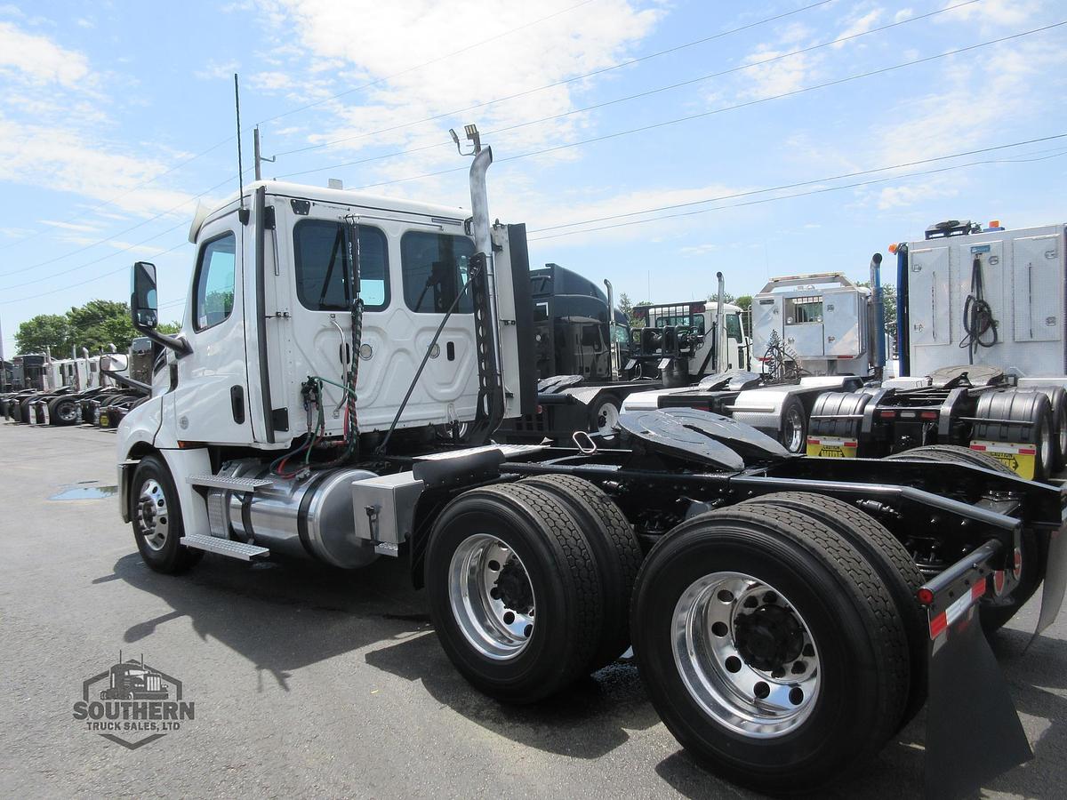 Used 2019 FREIGHTLINER CASCADIA 126