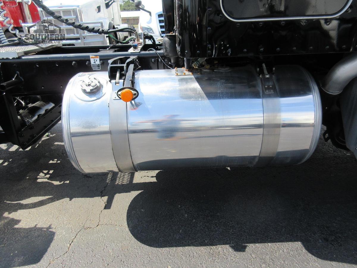 Used 2024 PETERBILT 389