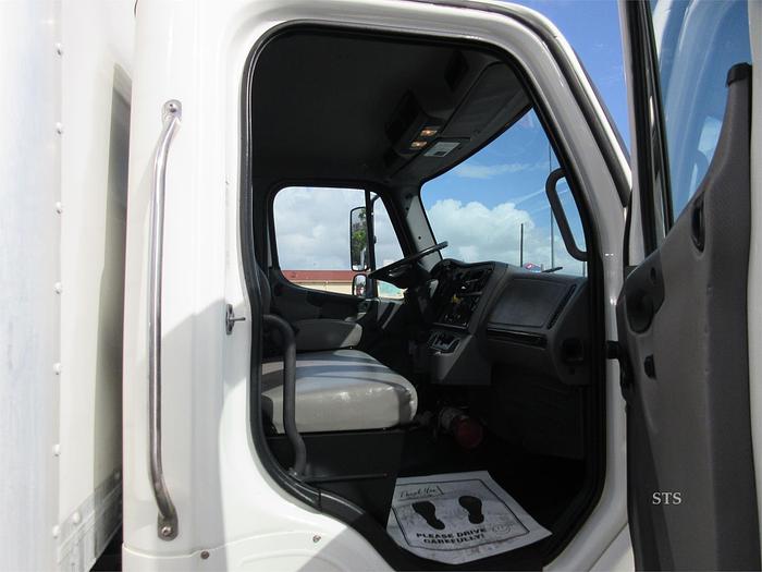 Used 2018 FREIGHTLINER BUSINESS CLASS M2 106