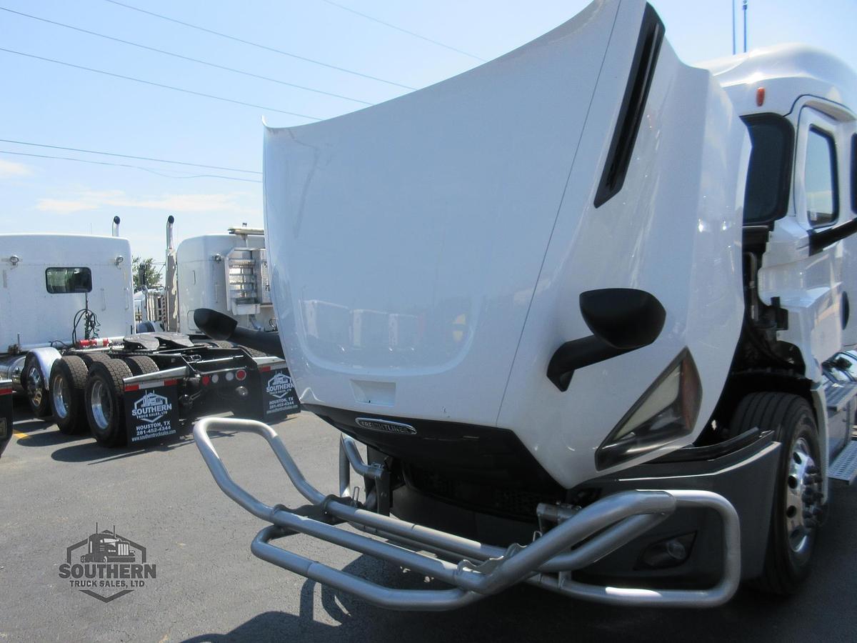 Used 2020 FREIGHTLINER CASCADIA 126