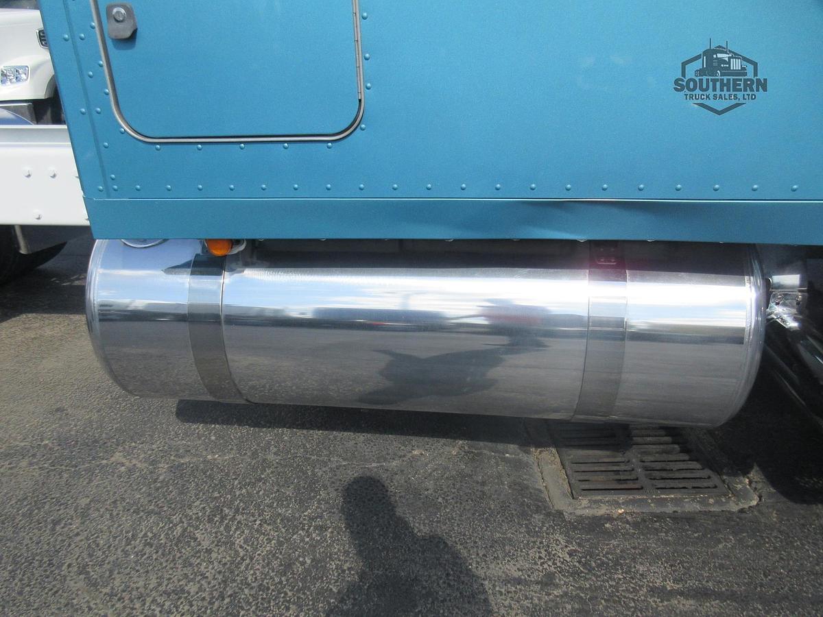 Used 2021 PETERBILT 389