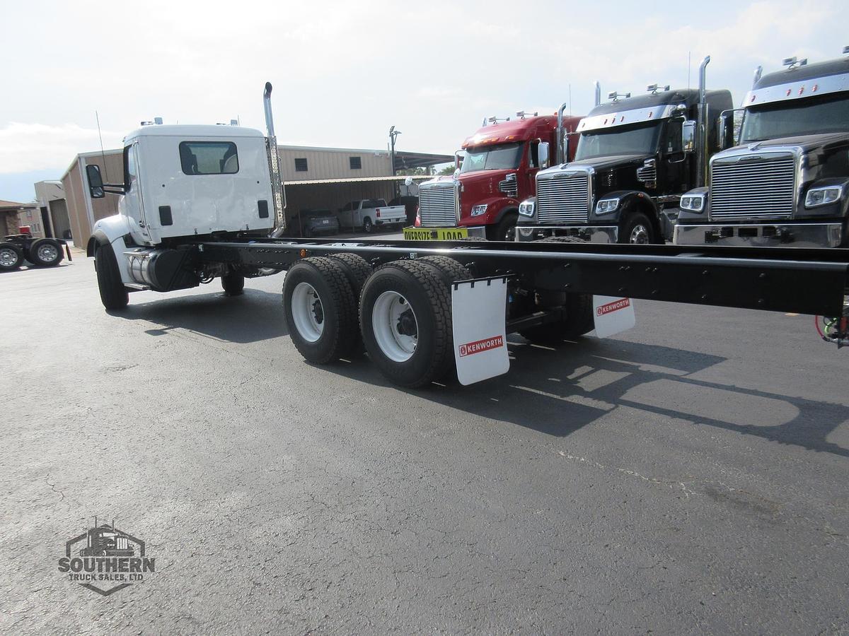 2024 KENWORTH T880