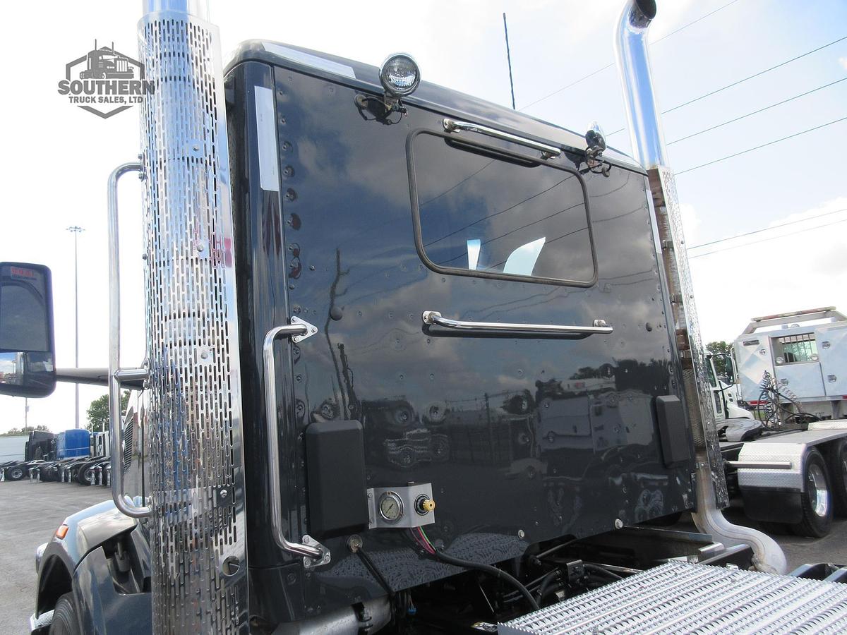 Used 2025 PETERBILT 567