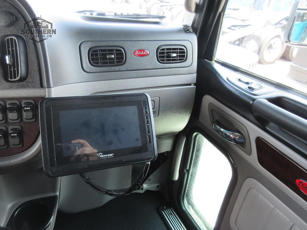 Used 2022 PETERBILT 389