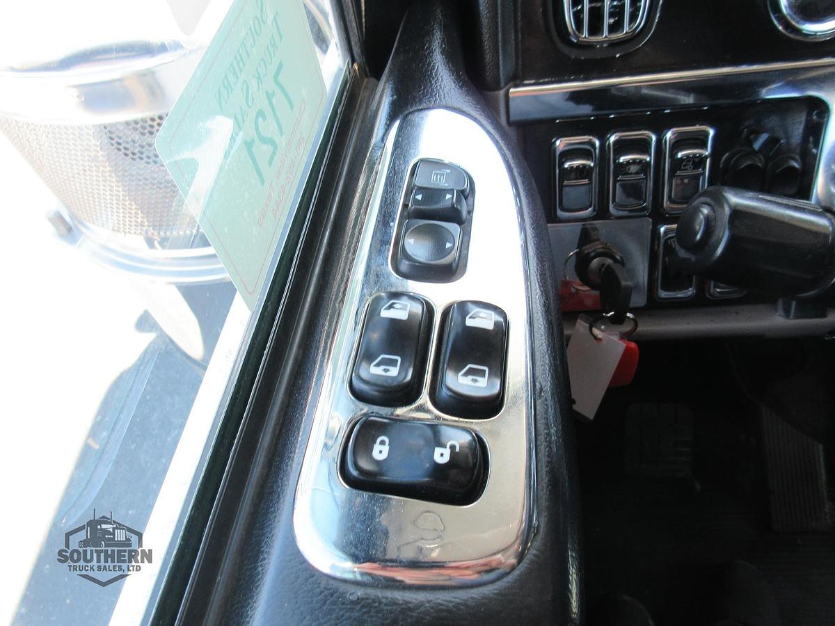 Used 2018 PETERBILT 389