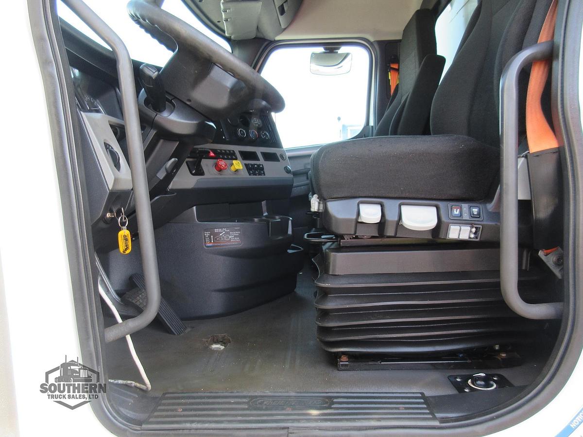 Used 2019 FREIGHTLINER CASCADIA 126