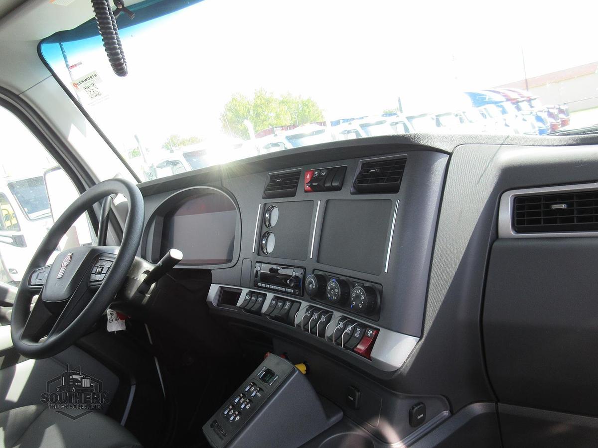 2025 KENWORTH T880