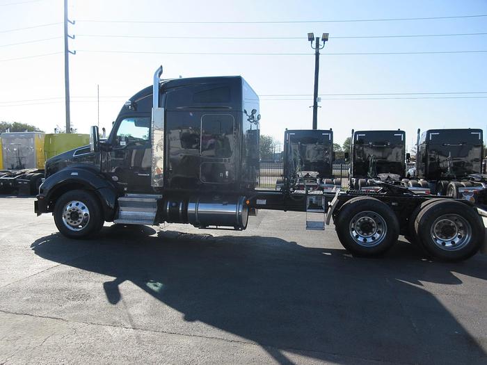 Used 2021 KENWORTH T880