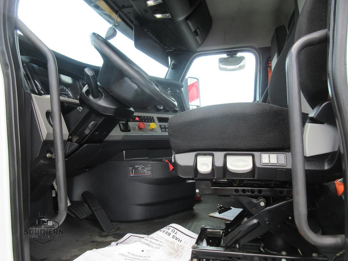 Used 2019 FREIGHTLINER CASCADIA 126