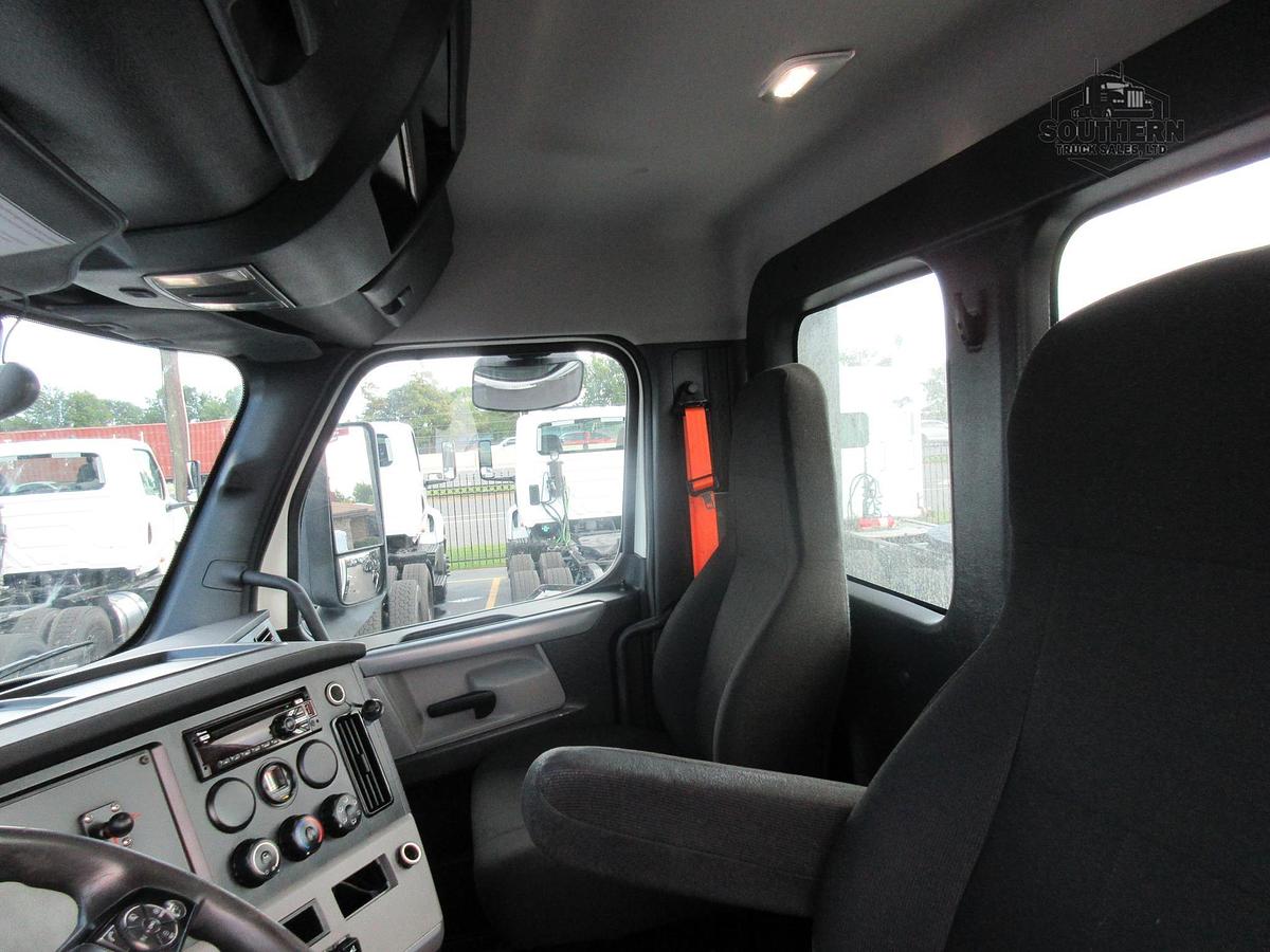 Used 2021 FREIGHTLINER CASCADIA 116