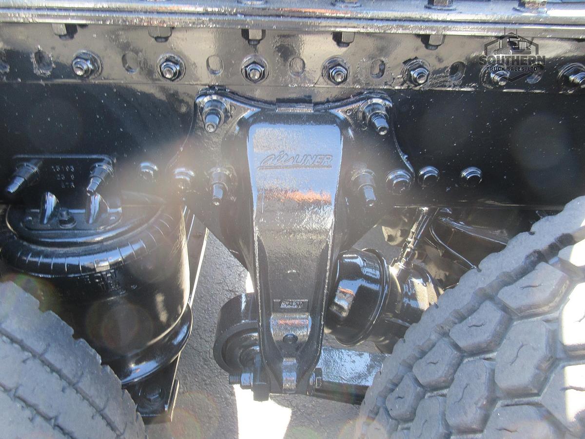 Used 2019 FREIGHTLINER 122SD