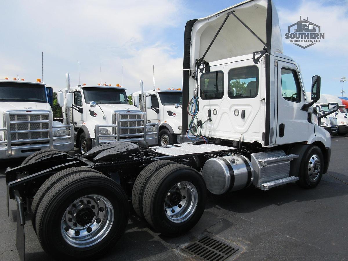 Used 2021 FREIGHTLINER CASCADIA 116