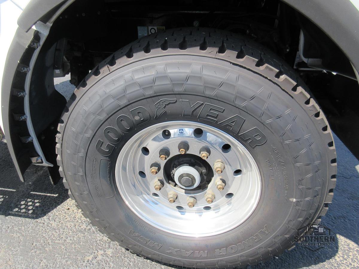 2025 KENWORTH T880