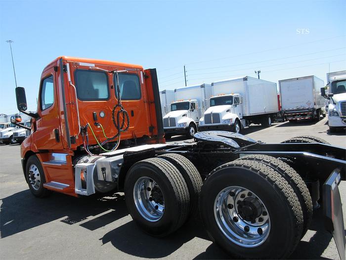 Used 2018 FREIGHTLINER CASCADIA 116