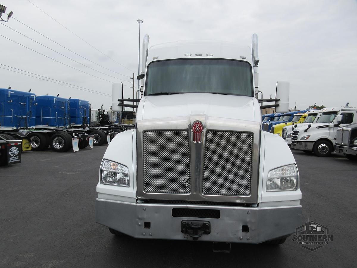 Used 2017 KENWORTH T880