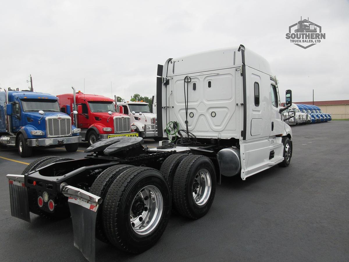 Used 2020 FREIGHTLINER CASCADIA 126