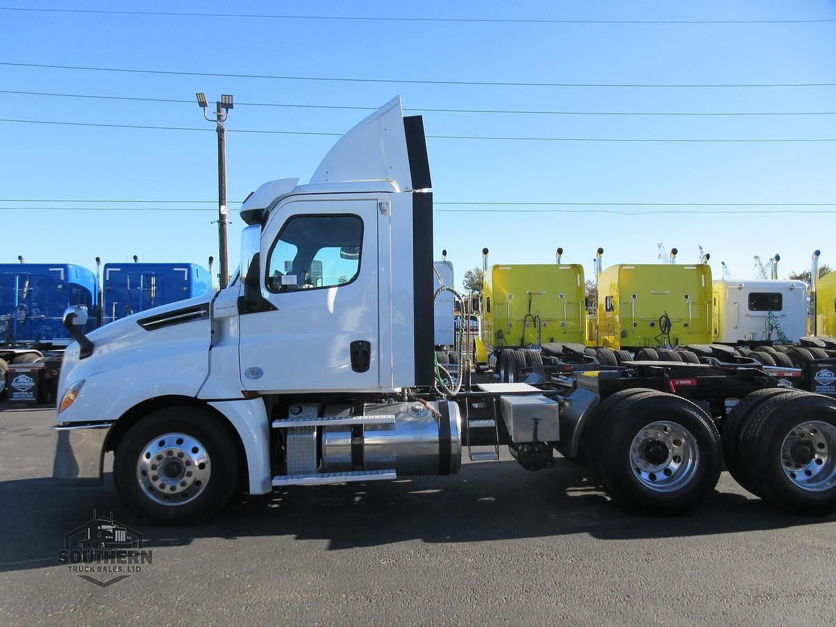 Used 2019 FREIGHTLINER CASCADIA 126