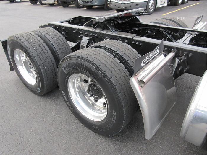 Used 2018 FREIGHTLINER CASCADIA 126