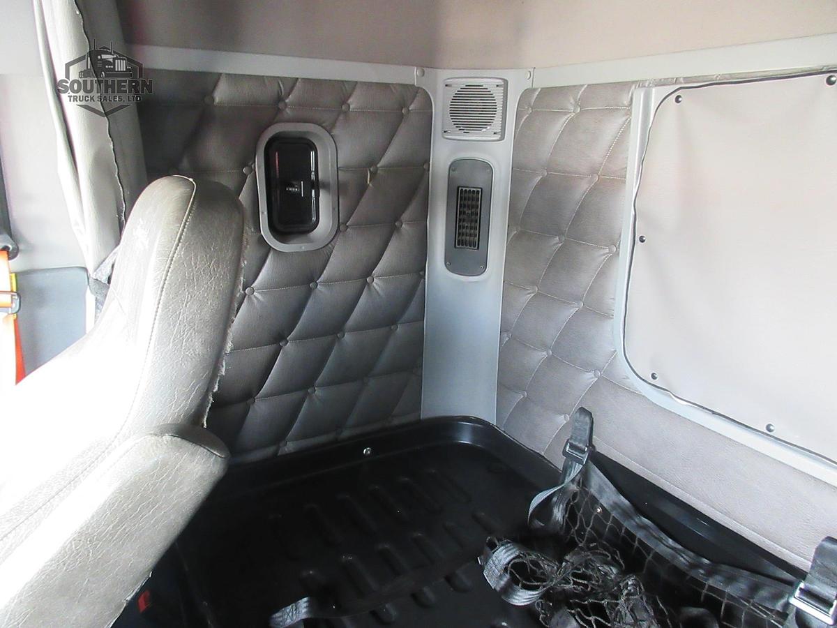 Used 2019 FREIGHTLINER 122SD
