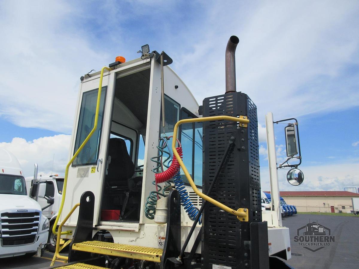 Used 2022 AUTOCAR XSPOTTER ACTT