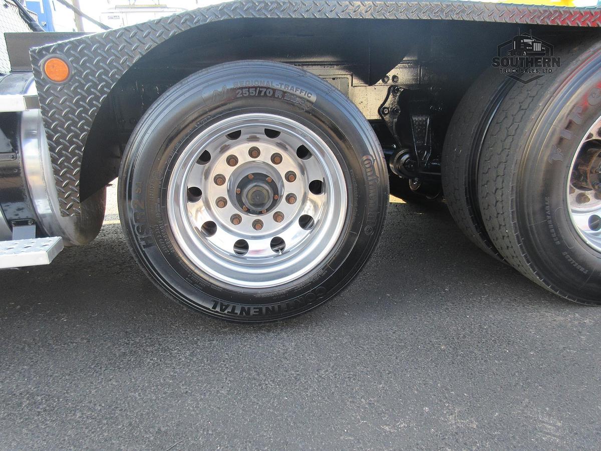 Used 2018 FREIGHTLINER 122SD