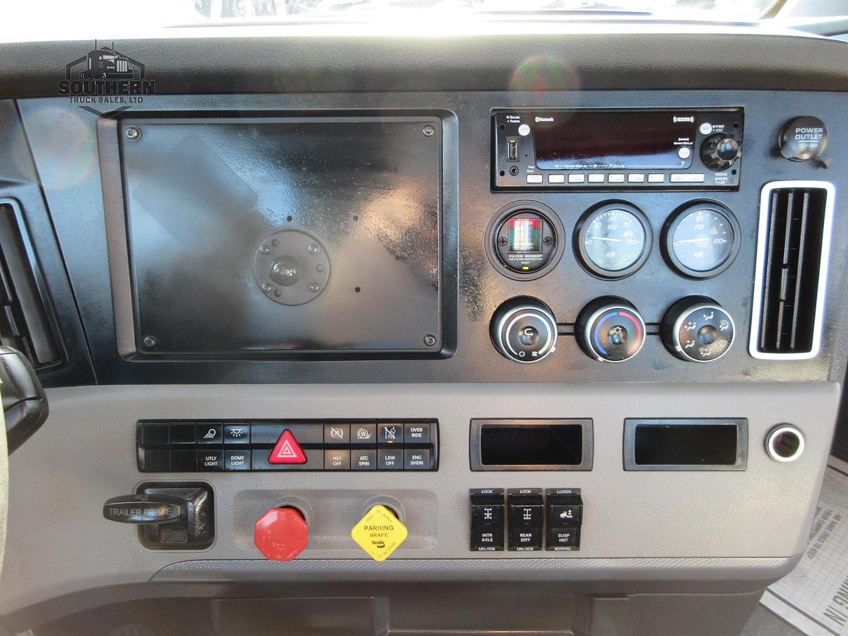 Used 2019 FREIGHTLINER CASCADIA 126