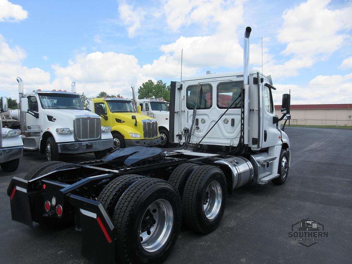 Used 2018 FREIGHTLINER CASCADIA 125
