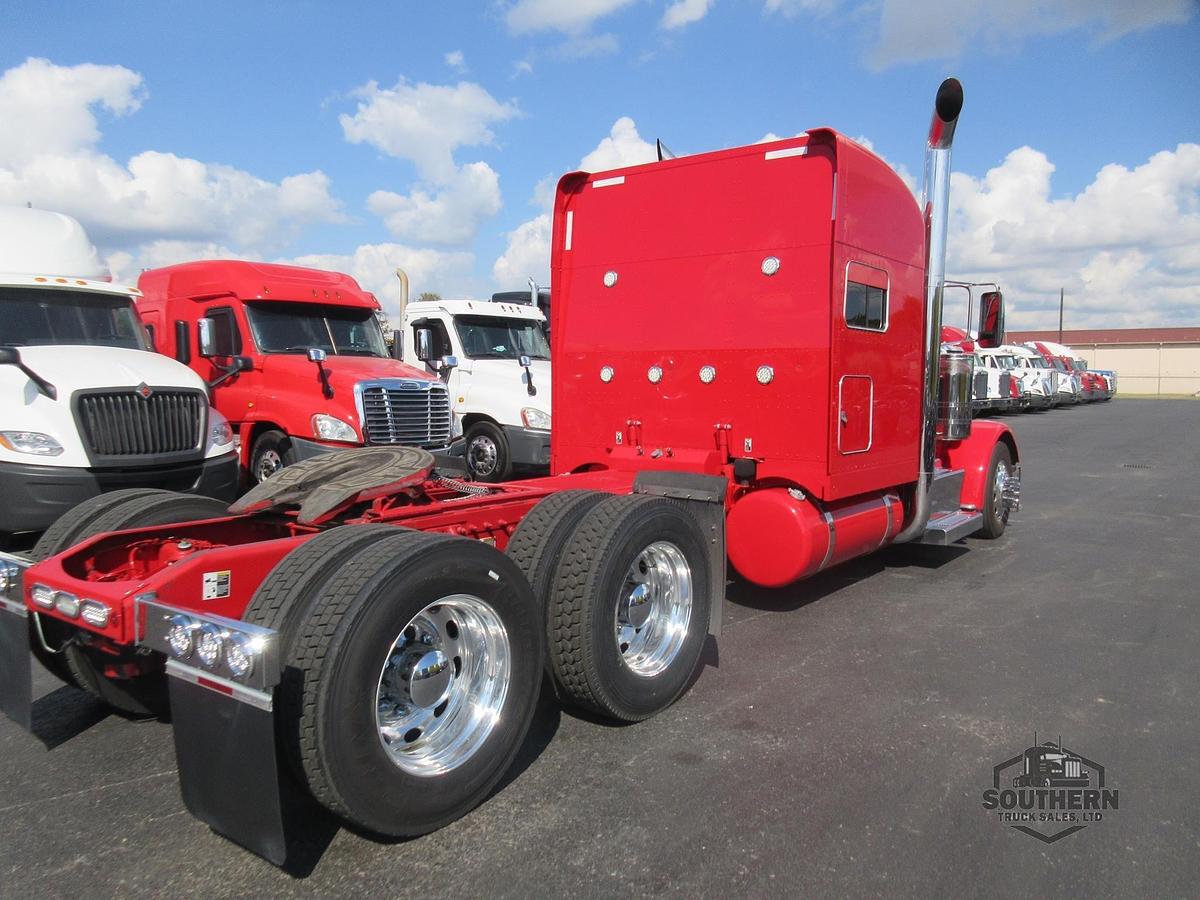 Used 2022 PETERBILT 389