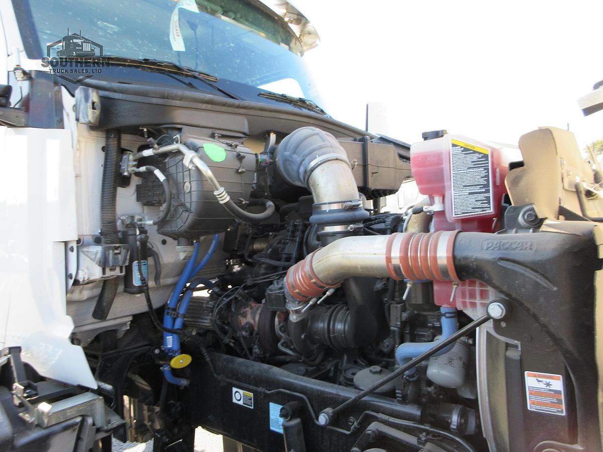 2025 KENWORTH T880