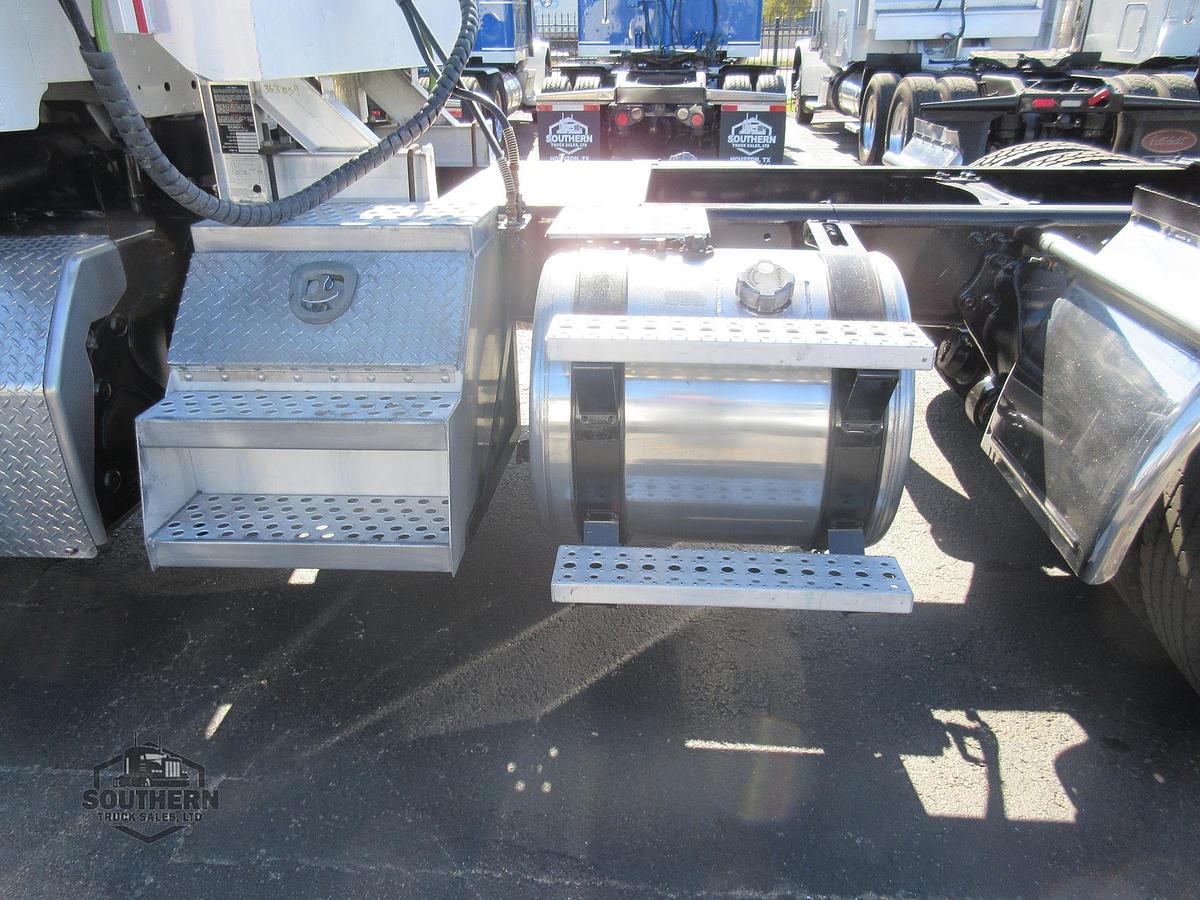 Used 2019 FREIGHTLINER 122SD