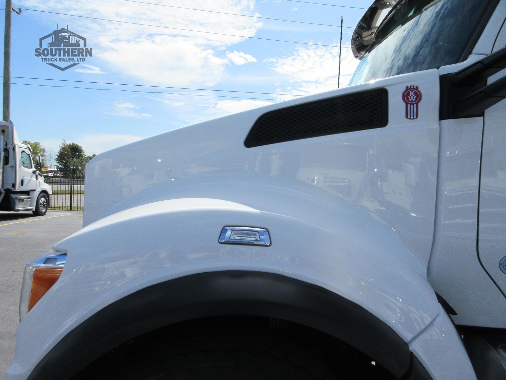 2025 KENWORTH T880