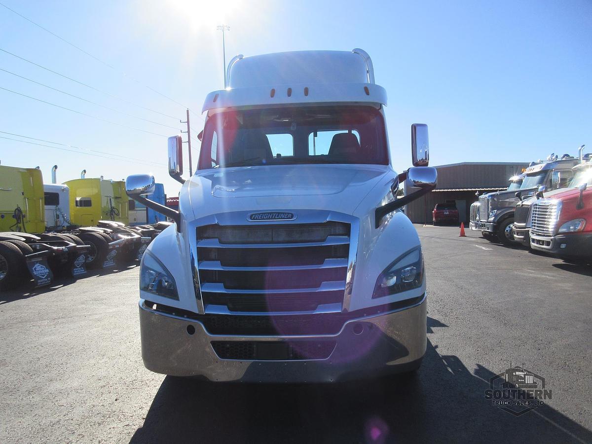 Used 2019 FREIGHTLINER CASCADIA 126
