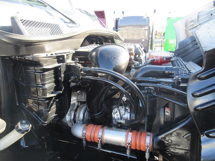 Used 2017 FREIGHTLINER CASCADIA 113