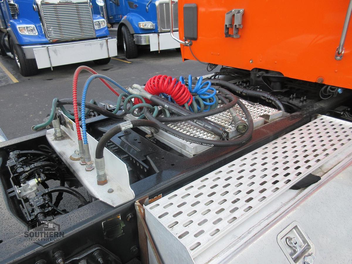 Used 2019 PETERBILT 567