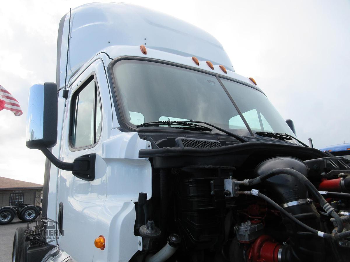 Used 2019 FREIGHTLINER CASCADIA 125