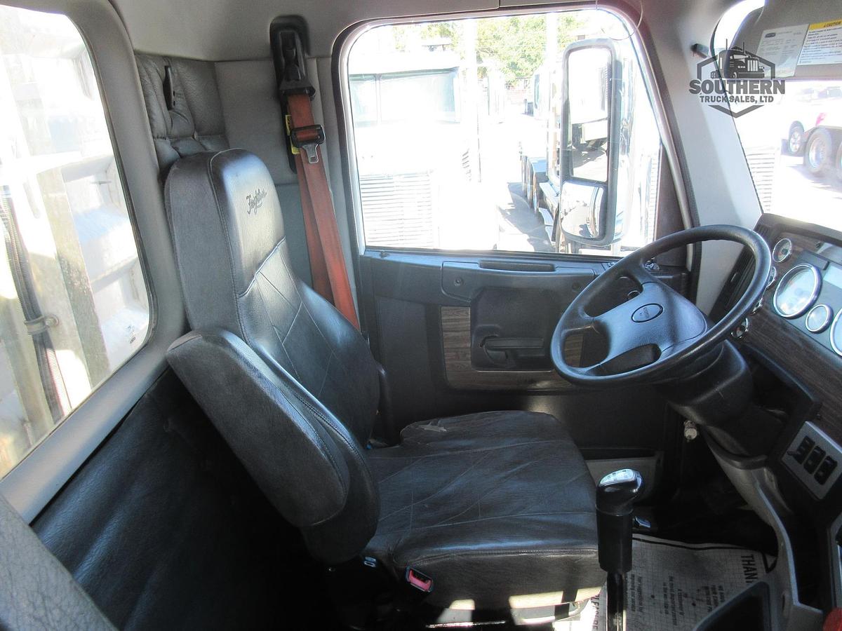 Used 2019 FREIGHTLINER 122SD