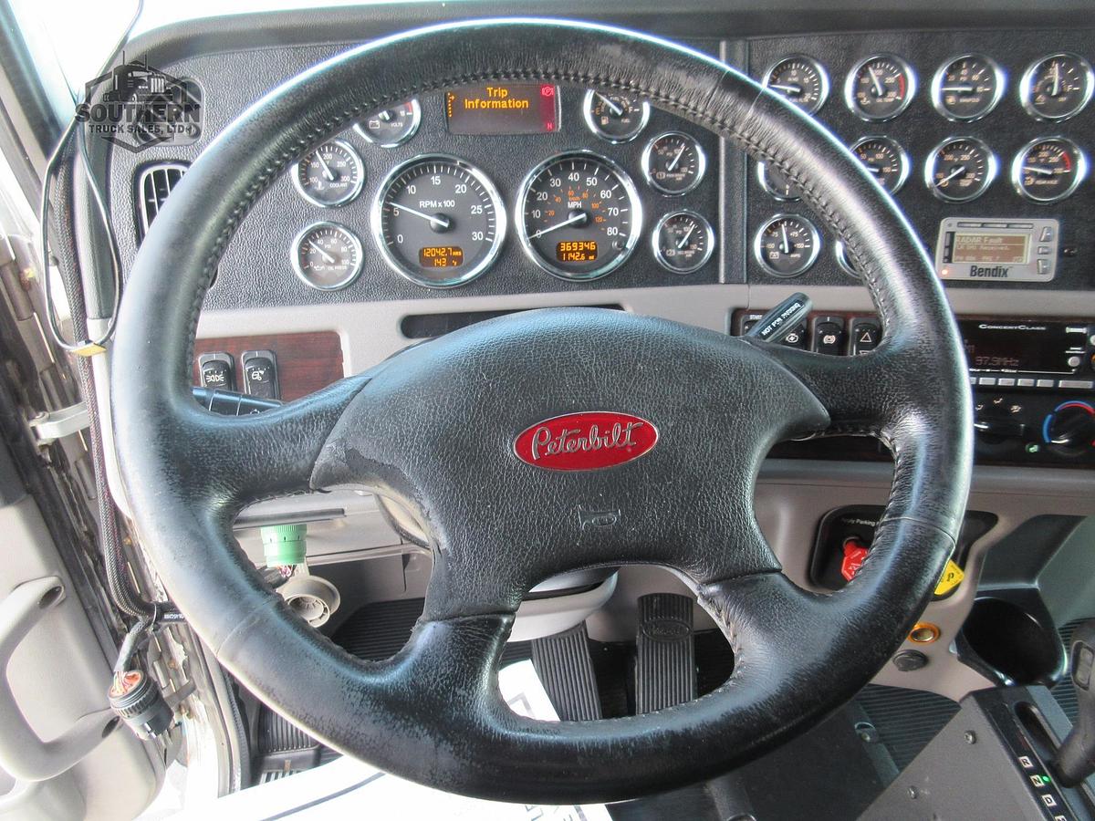 Used 2022 PETERBILT 389