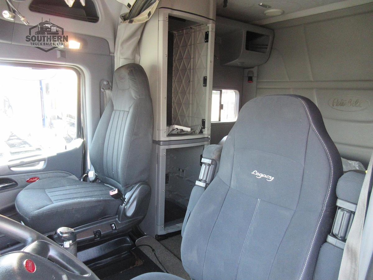 Used 2015 PETERBILT 567