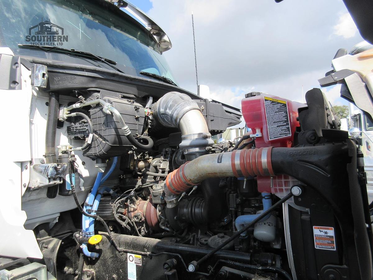 2025 KENWORTH T880