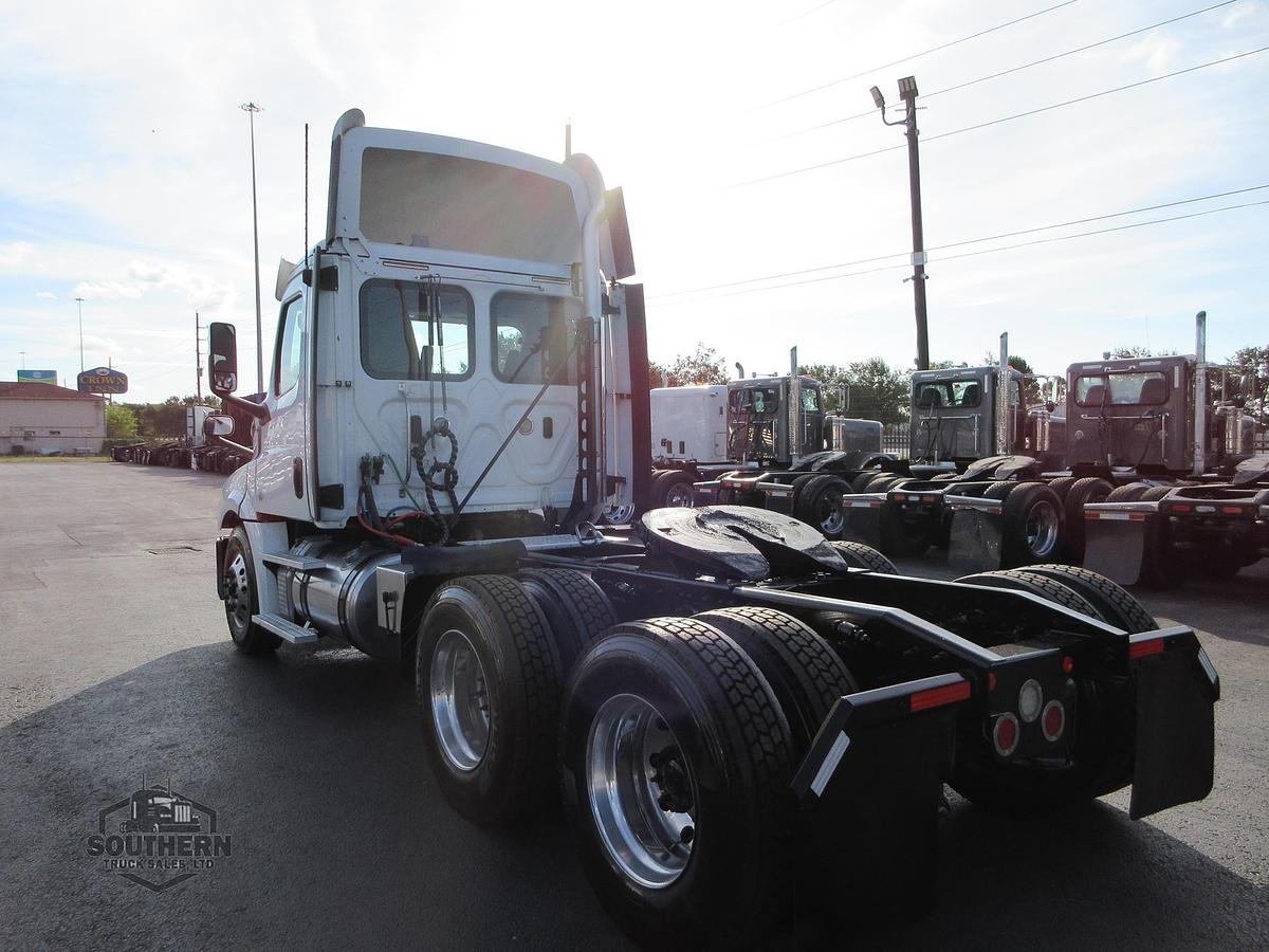 Used 2019 FREIGHTLINER CASCADIA 126