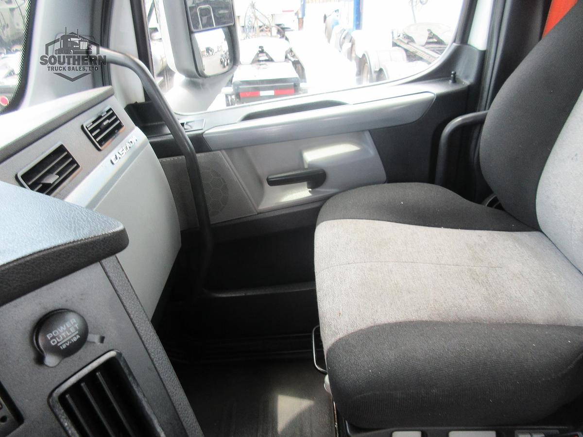 Used 2019 FREIGHTLINER CASCADIA 126