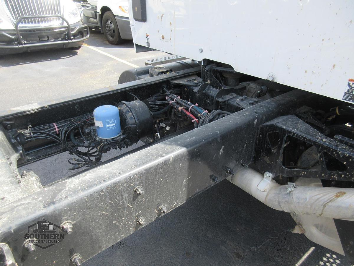 2025 KENWORTH T880