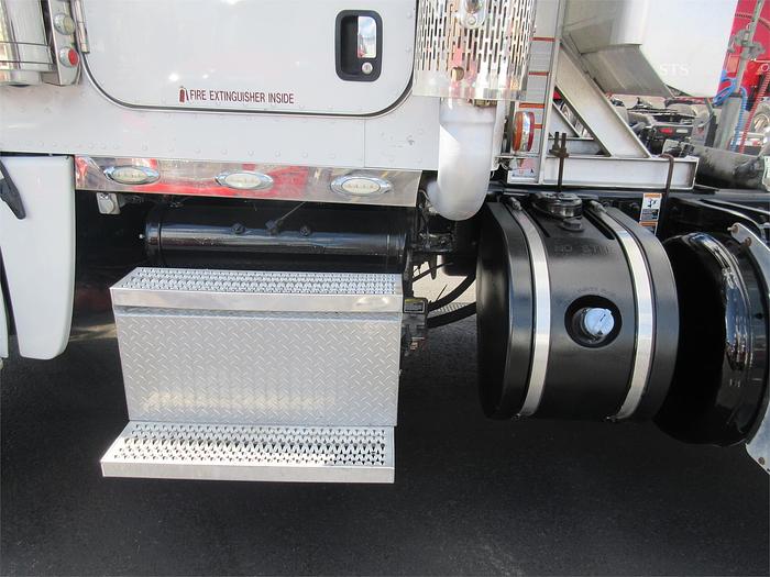 Used 2015 PETERBILT 389