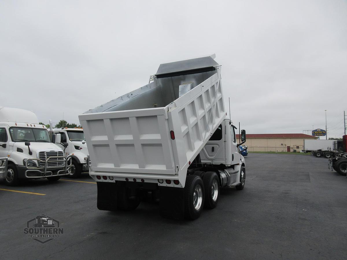 Used 2019 FREIGHTLINER CASCADIA 126