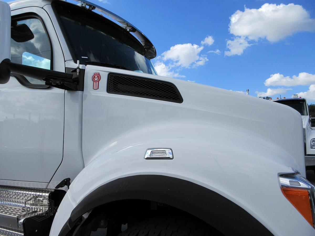 2025 KENWORTH T880