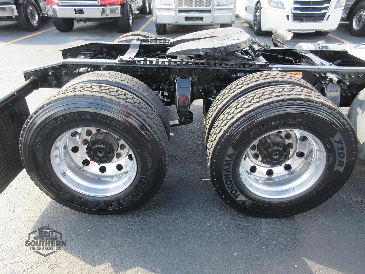 Used 2019 FREIGHTLINER CASCADIA 113